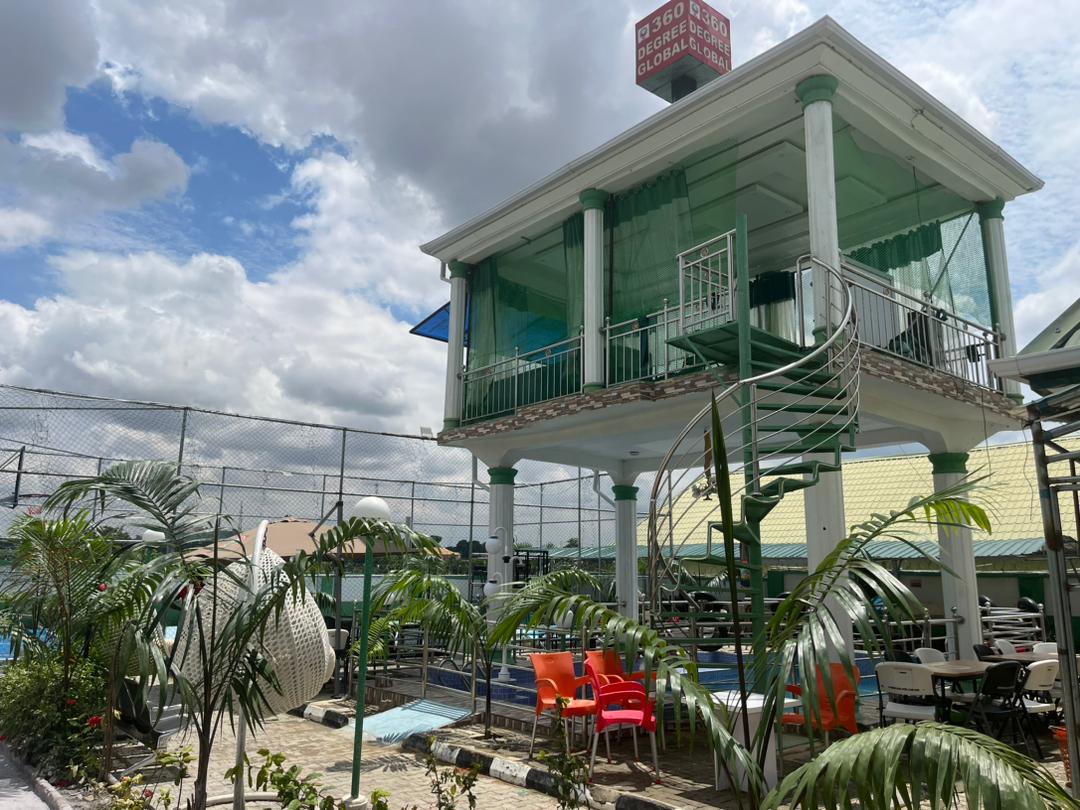 Pool Bar
